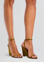 Nelly Wedge